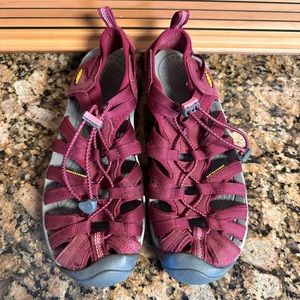 Keen Women's Whisper Closed Toe Hiking Sandals Water Shoes Beet Red Size 9